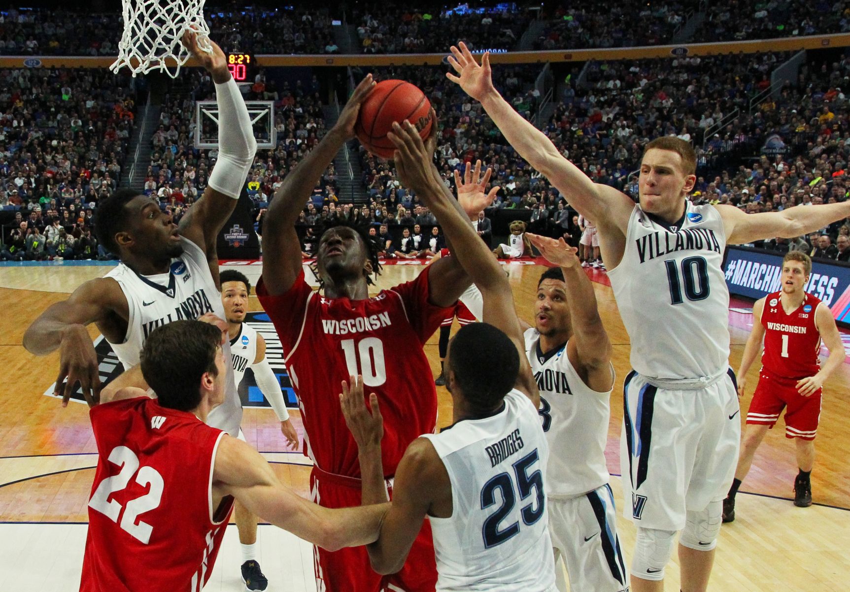 Badgers 65, Wildcats 62